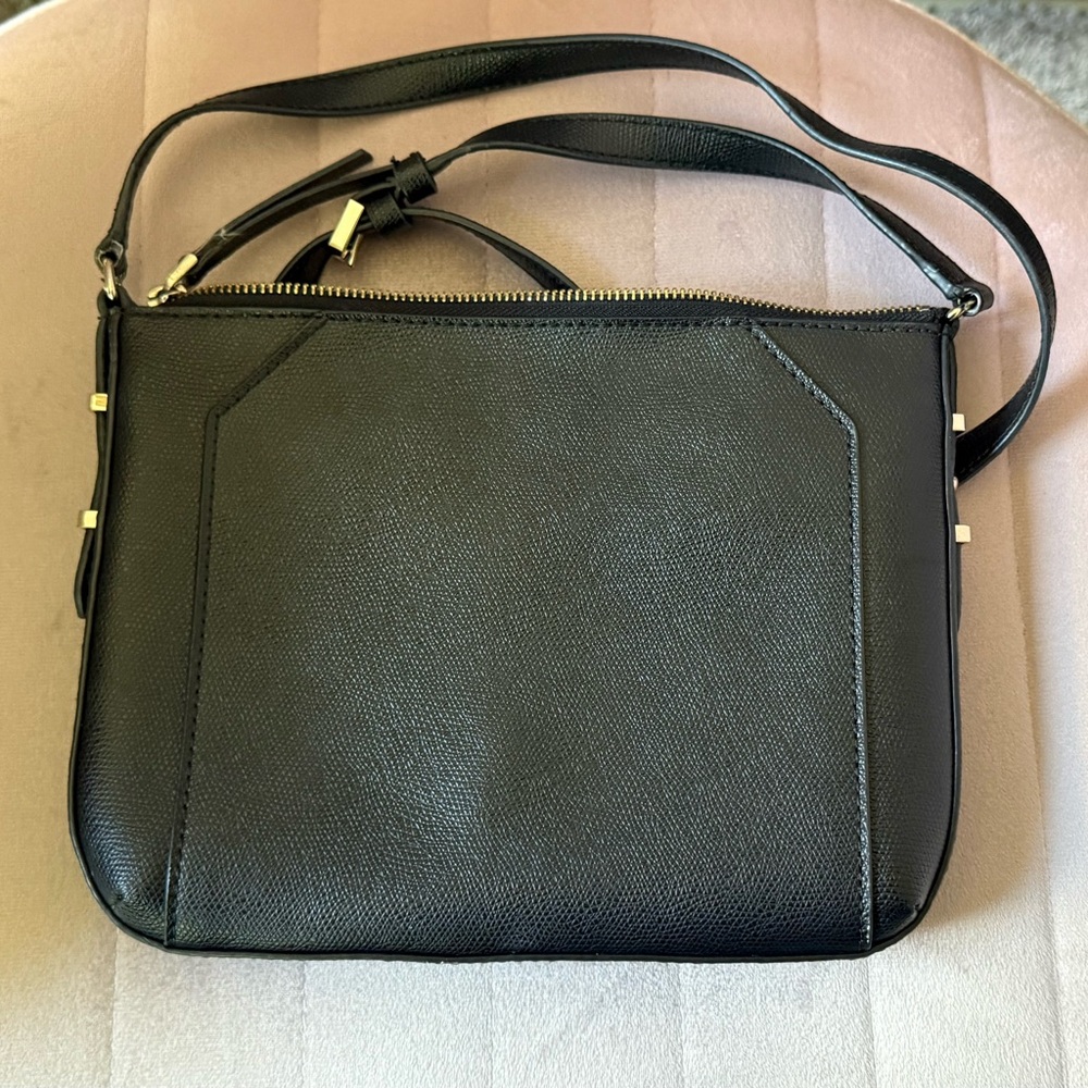 GUESS Elegant Black Crossbody Bag - Picture 2 of 4